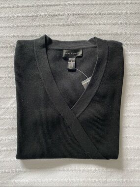 Cable & Gauge Black V-Neck Ribbed Sweater